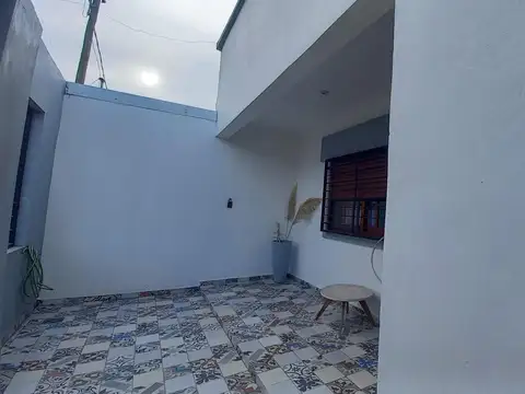 Casa 6 ambientes con 2 baños