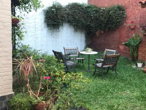 Impecable casa de 5 ambientes, a sólo una cuadra de Nazca!