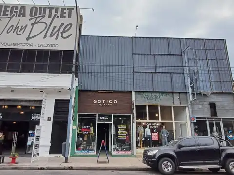 Local comercial en alquiler en Herrera al 1600 Barracas CABA Zona Outlet