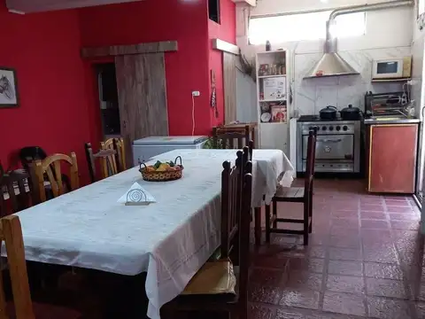 Corrientes e/ Mosconi y Pasaje 4