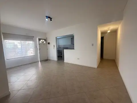 DEPTO PLANTA BAJA 2 AMBIENTES CON COCHERA EN BALLESTER CENTRO