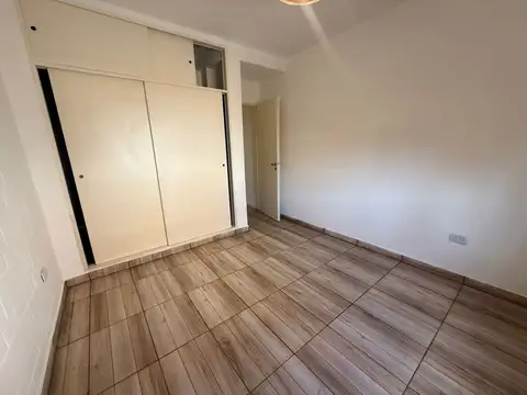 DEPTO PLANTA BAJA 2 AMBIENTES CON COCHERA EN BALLESTER CENTRO