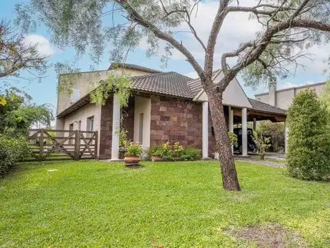 Casa 7 ambientes con 4 baños