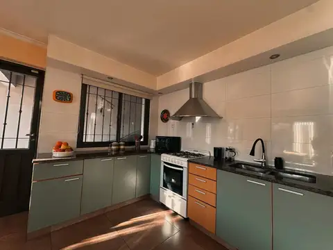 VENTA CASA 7 AMBIENTES EN ALTO DORREGO