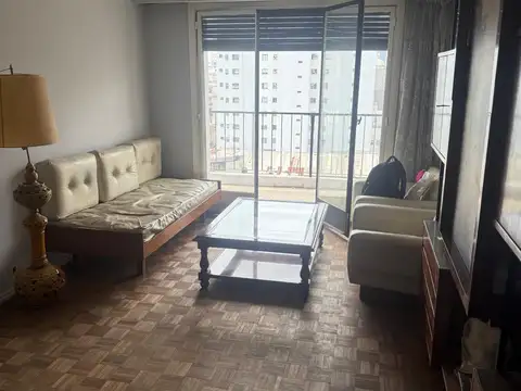Chacabuco 1100 7° - Departamento de Tres Ambientes con Balcón y Cochera