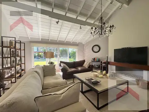 Impecable Casa REFACCIONADA con 4 dormitorios y dependencia en Country Club Los Cardales