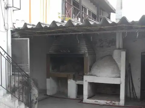 MULTIFAMILIAR CON TRES PH,PATIOS,TERRAZAS Y ENTRADA DE AUTO