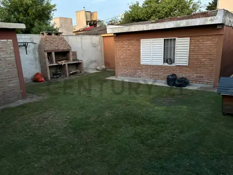 Casa 6 ambientes con 1 baño