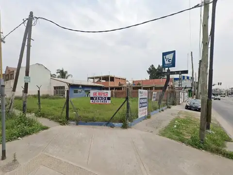 Av. Calchaquí esq. Lafinur 3100