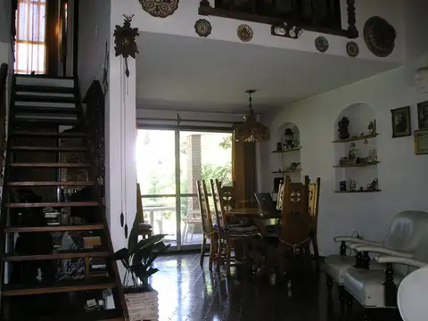 EXCELENTE CHALET EN DOS PLANTAS CON PILETA EN LOS LAGARTOS COUNTRY CLUB