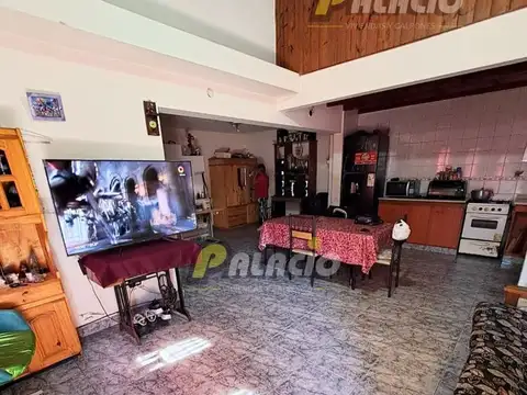 PH 3 amb con Fondo y Depto 2 amb en Venta en Loma Hermosa