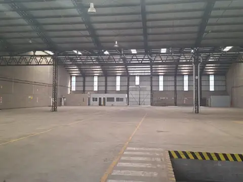 Excelente Nave de 2400 m2 cubiertos - Parque industrial Morón