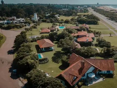 Casa en Venta con 4 cocheras