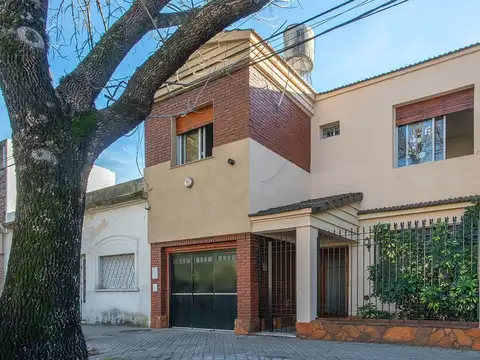 Venta Casa de 4 dormitorios, parque y piscina.