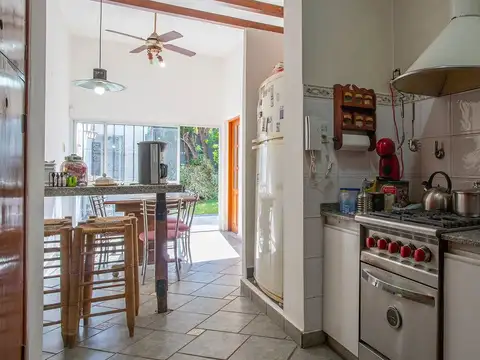 Casa 5 ambientes con 3 baños