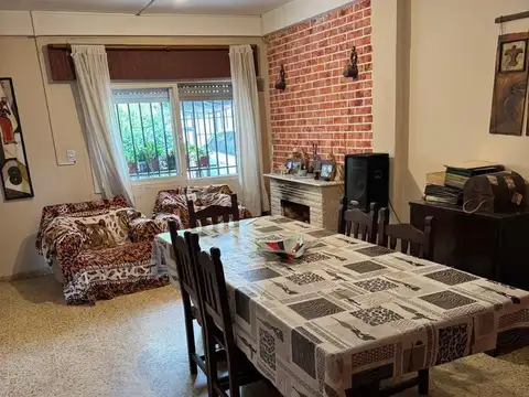 Casa 6 ambientes con 2 baños