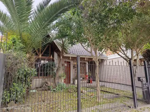 VENTA CASA BERAZATEGUI 4 DORM 2 PL PILETA QUINCHO