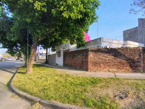 VIVIENDA 2 DORM./B° MOSCONI/ESQUINA/REMODELADA