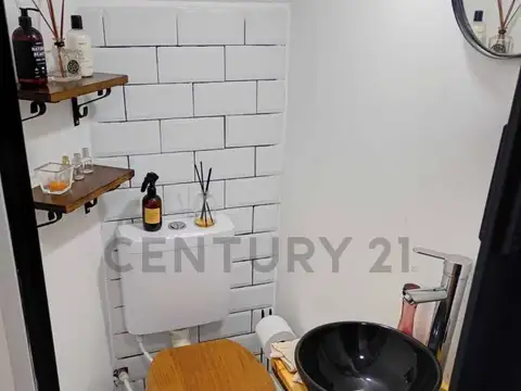 VENTA O PERMUTA - CASA TRIPLEX 4 AMBIENTES C/ COCHERA - CASEROS