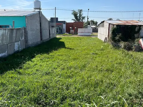 VENTA/LOTE/BARRIO ITALIA