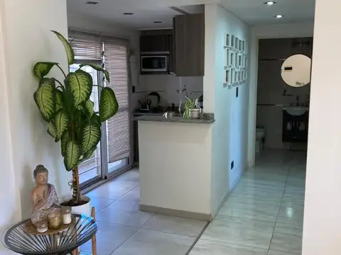VENDO EXCELENTE DEPARTAMENTO DE  3 AMBIENTES AL FRENTE CON BALCÓN, EN LINIERS