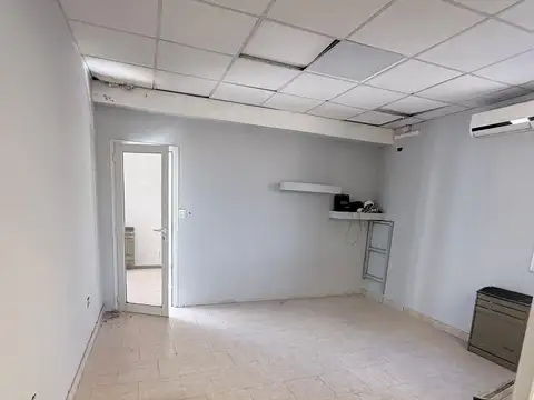 ALQUILER de Galpón  con Oficinas frente ruta 22