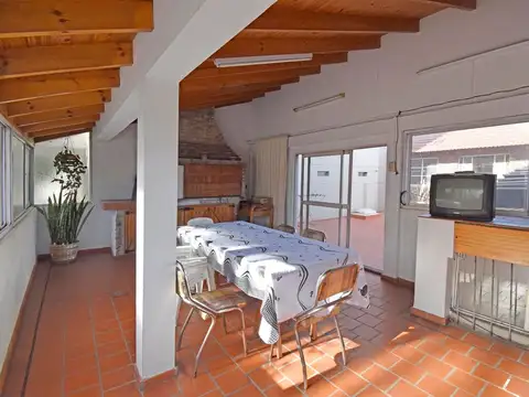 casa con terraza + quincho + patio ( ex 3 dorm)