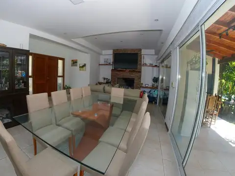 Casa 5 ambientes con 3 baños
