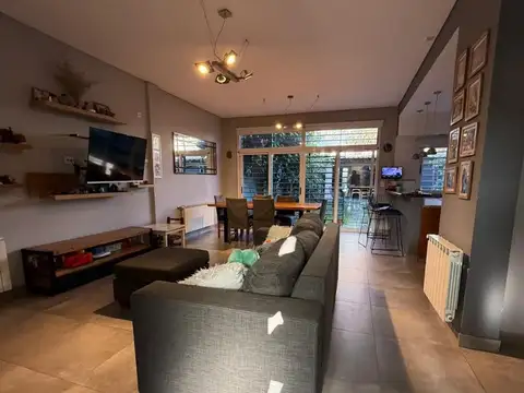 Venta hermosa casa de 4 ambientes con fondo. APTA CREDITO!