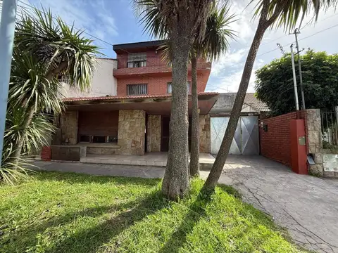 Depto Tipo Casa 3 ambientes con 2 baños