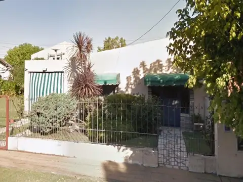 Casa venta amplio parque Ituzaingo Norte