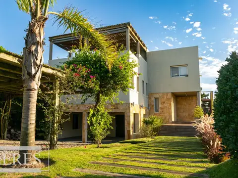 Casa de tres dormitorios en venta - Tío Tom Punta Ballena