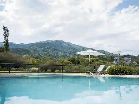 Casa 10 ambientes con 5 baños