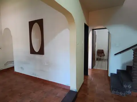 Casa 9 ambientes con 3 baños