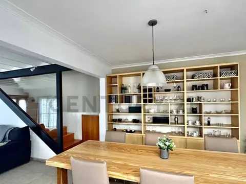 Casa 4 ambientes + escritorio en Chauvin con espacio para auto y gran patio APTO CREDITO