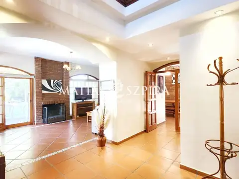 Casa 7 ambientes con 5 baños