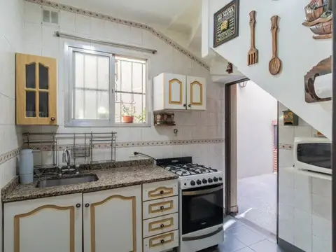 Casa 4 ambientes con 2 baños