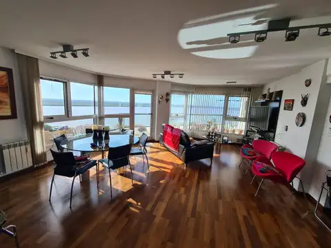 Venta departamento duplex, 3 dormitorios con baño en suite, increíble vista al río 