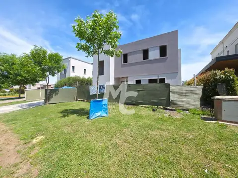 Santa Elena, Pilar Del Este