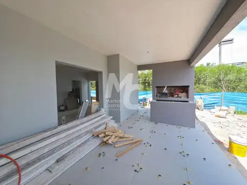 Casa 5 ambientes con 3 baños