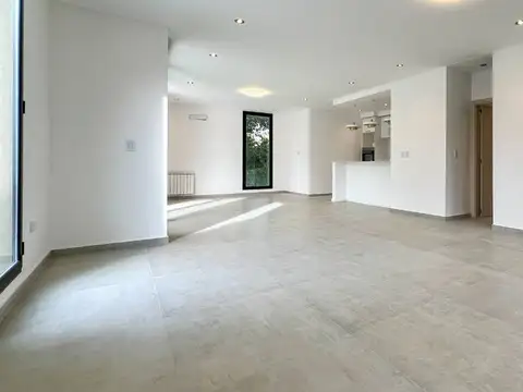 Casa 4 ambientes con 3 baños