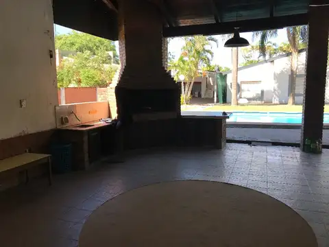Casa en Venta con 3 cocheras