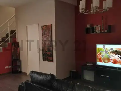 VENTA PH 6 AMBIENTES CON JARDIN, PISCINA Y QUINCHO - VELEZ SARSFIELD