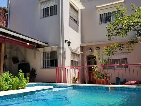 VENTA PH 6 AMBIENTES CON JARDIN, PISCINA Y QUINCHO - VELEZ SARSFIELD