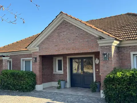 Estancias del Pilar, Barrio La Argentina, Ruta 8 km