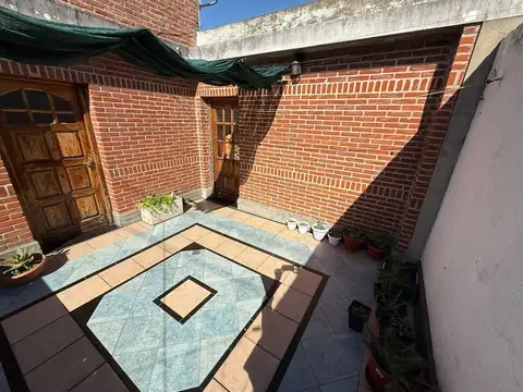 Casa 3 amb. cochera, patio y terraza en Llavallol