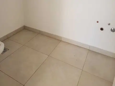 Oficina en Venta en Pilar Centro, USD 1