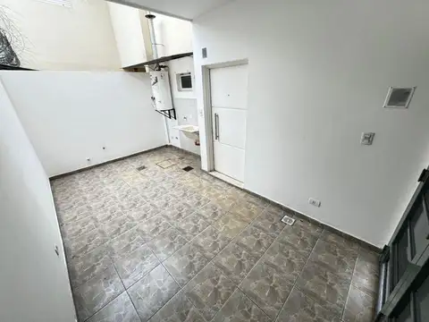 Aristobulo del Valle 5290. Entre Lafayette y Colon