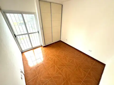Depto Tipo Casa en Alquiler con 1 cocheras