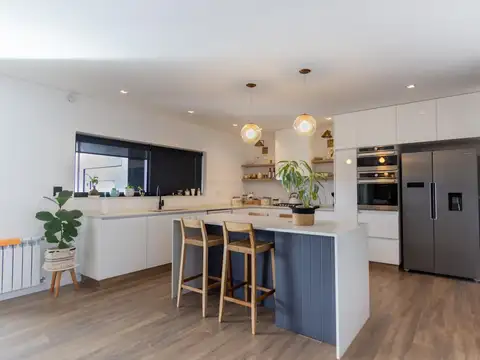 Casa 4 ambientes con 3 baños